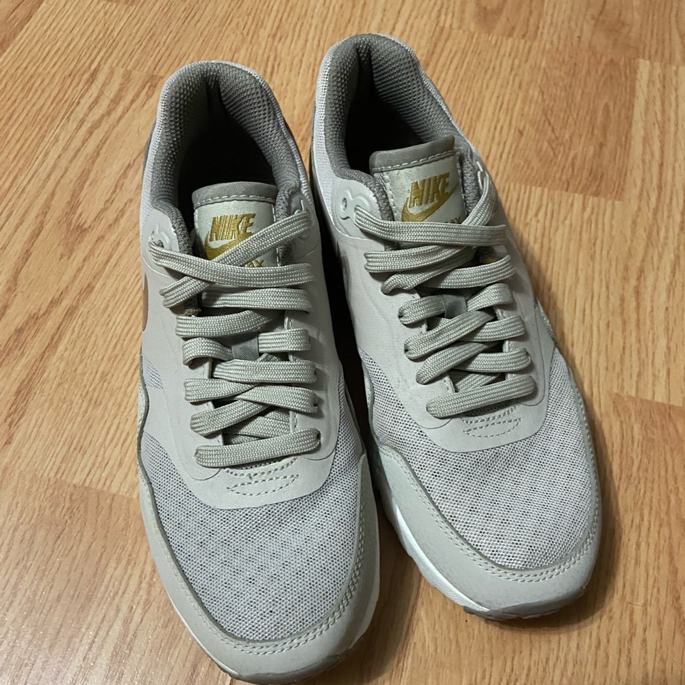 Nike, 6.5Y